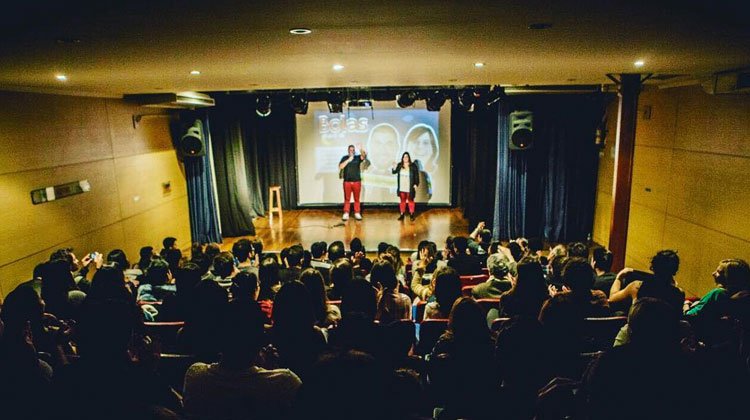 Contratar a Bolas comedia
