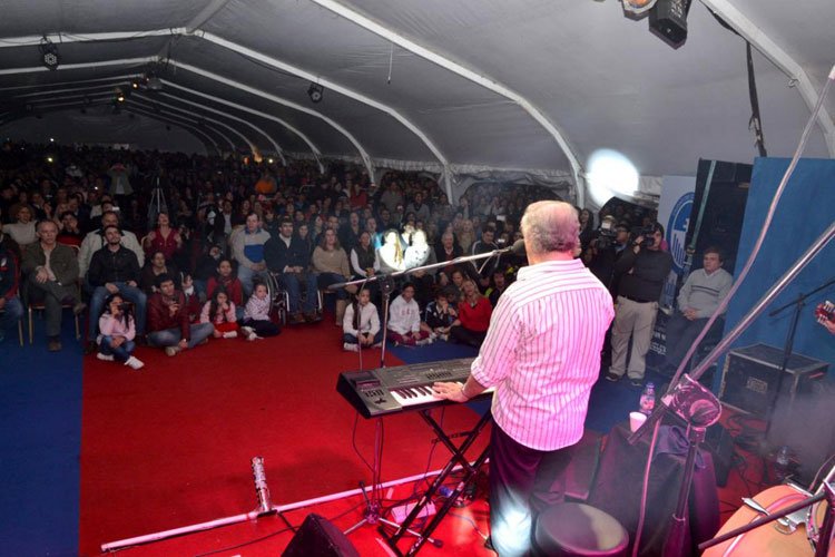 César Banana Pueyrredón en la Feria del Libro en Corrientes