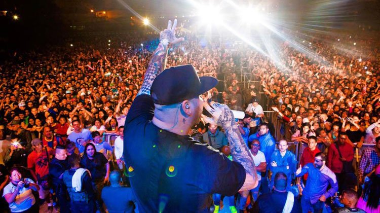 Contratar a Farruko