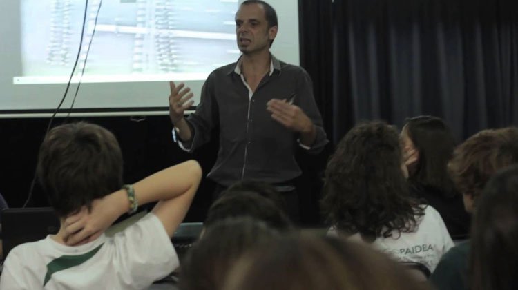 Contratar a Javier Trímboli