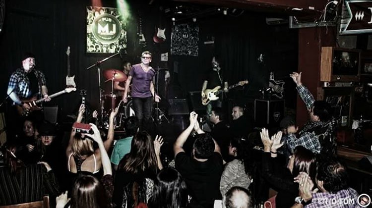 Contratar a Mestizo, tributo U2