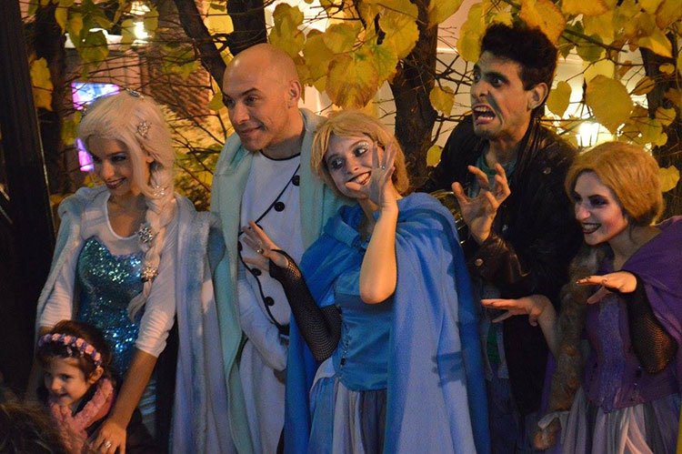 Contratar a las Princesas Zombies