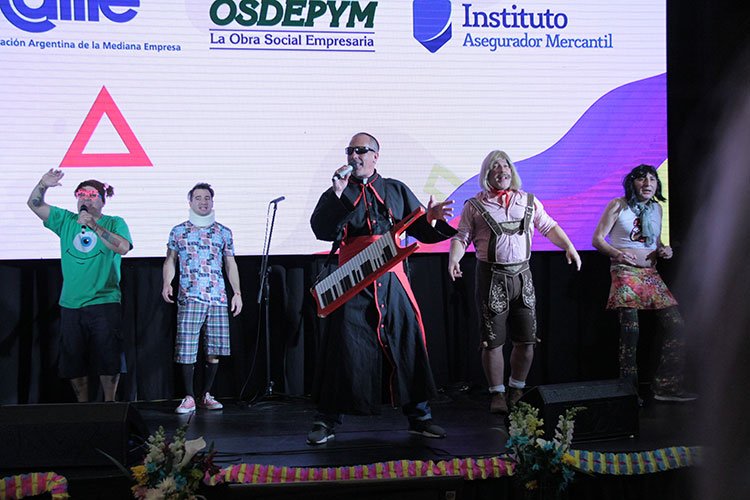 Contratar Humoristas - Yayo, Pichu, Los Rebos, Pachu Peña, Peligro Sin Codificar