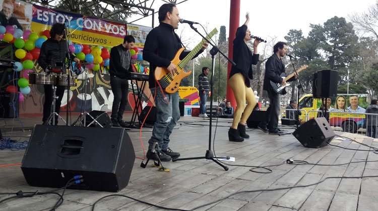 Cumbia Cool en el anfiteatro de Parque Domínico