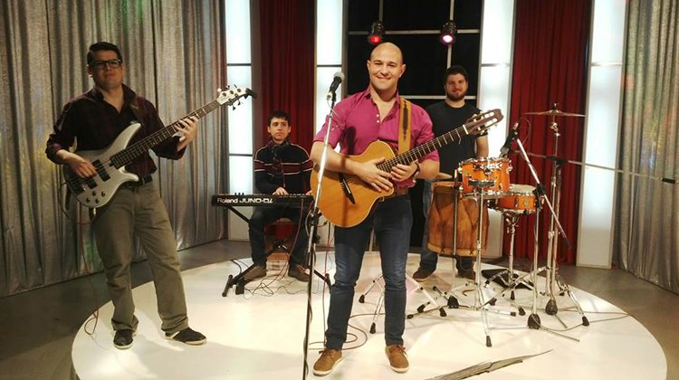 contratar a hector saleme