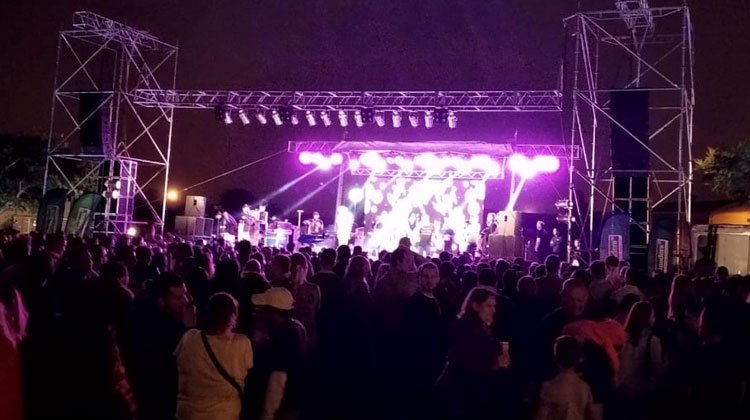 Contratar a Los totora