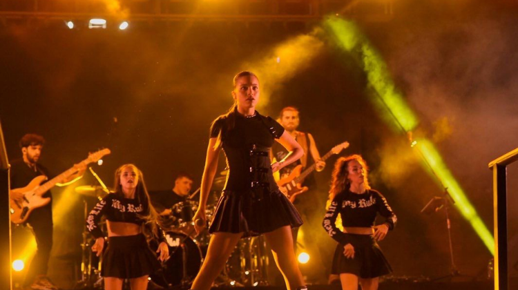 Emilia Mernes en Paysandú Fest