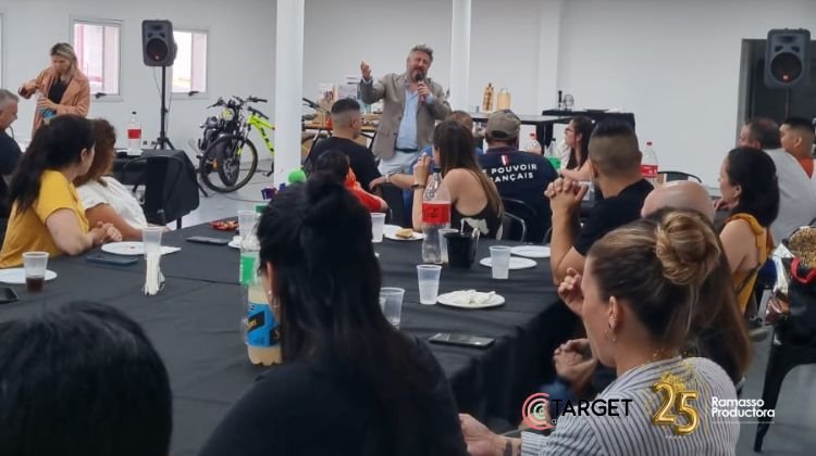 Pablo Fábregas para la fiesta de fin de año de Target Moda