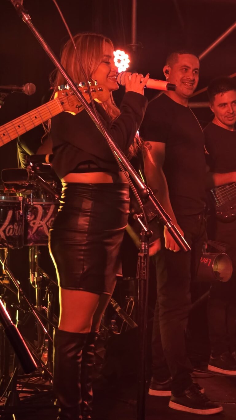 Karina “La Princesita” en los 15 de Mía