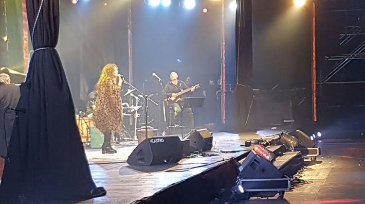 Agitando Pañuelos en la 50° Fiesta Nacional del Poncho