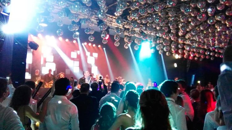 Auténticos Decadentes en casamiento, La Rural