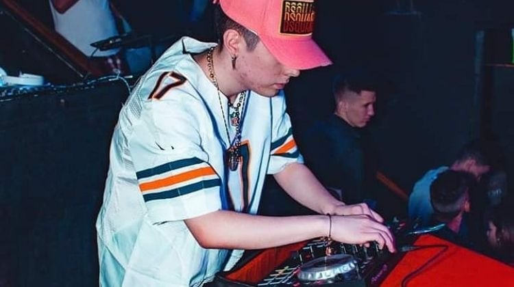 contratar a mister remix