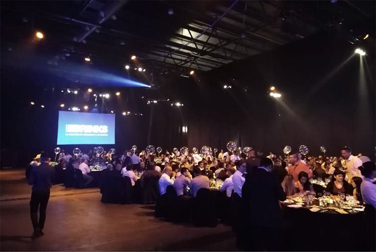 Contratar artistas para eventos empresariales y corporativos