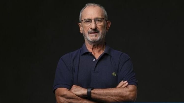 contratar a charla gustavo zerbino