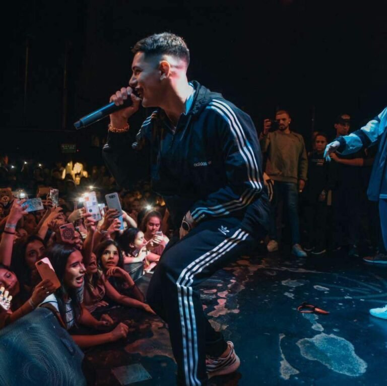 Ecko en la fiesta de egresados del Instituto Santa Rita de Cascia