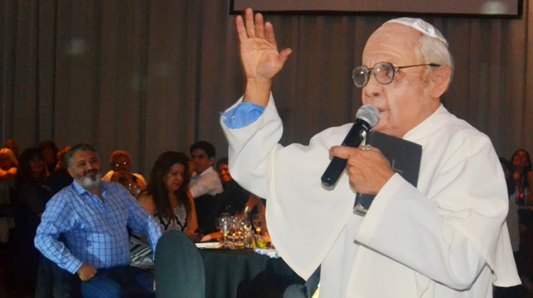 Freddy Villarreal en cumpleaños de Silvia