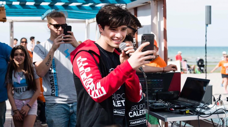 Julian Serrano en Caleta Solidaria, Puerto Madryn