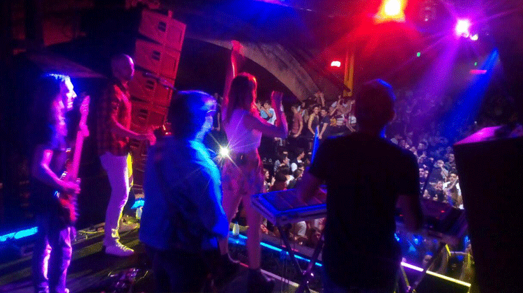 Mano Arriba en fiesta de egresados, Crobar