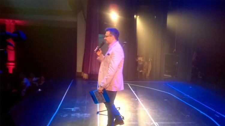 Sergio Lapegüe en fiesta de fin de año de Sanatorio San José