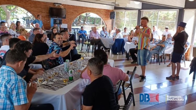 Yayo en fin de año de DB Distribuidora